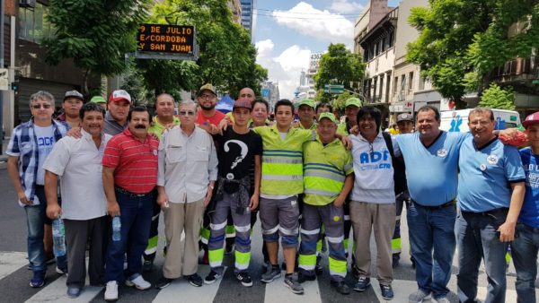Marcha en repudio a las medidas nacionales
