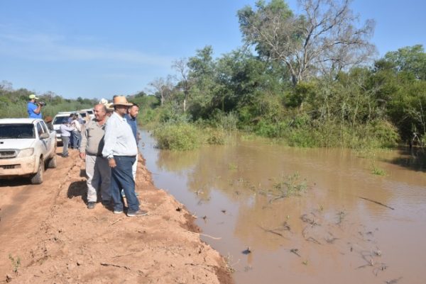 Cinco frentes de trabajo durante las 24 horas para defender al oeste del Pilcomayo