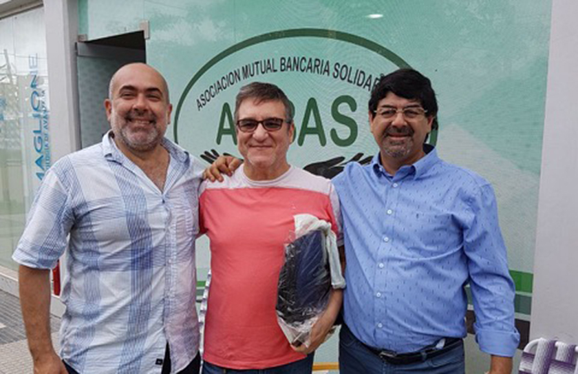 La Bancaria Formosa entrega útiles escolares a los afiliados de AMBAS