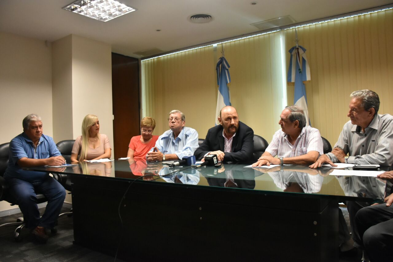 El gobernador Insfrán anunció un aumento salarial del 20% escalonado