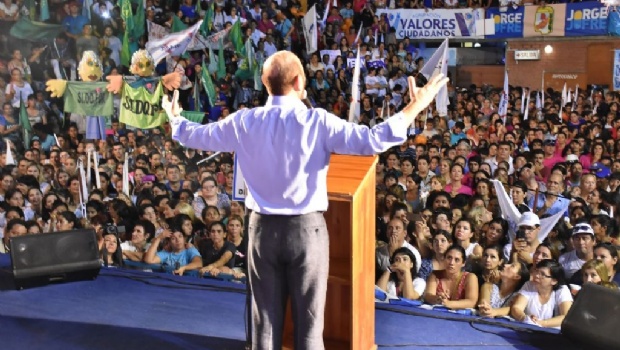 Insfrán renueva su tradicional encuentro con las mujeres en su día