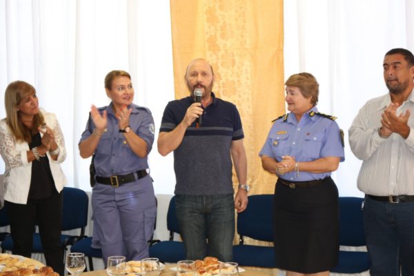 El Gobernador acompañó a las mujeres policías en un homenaje