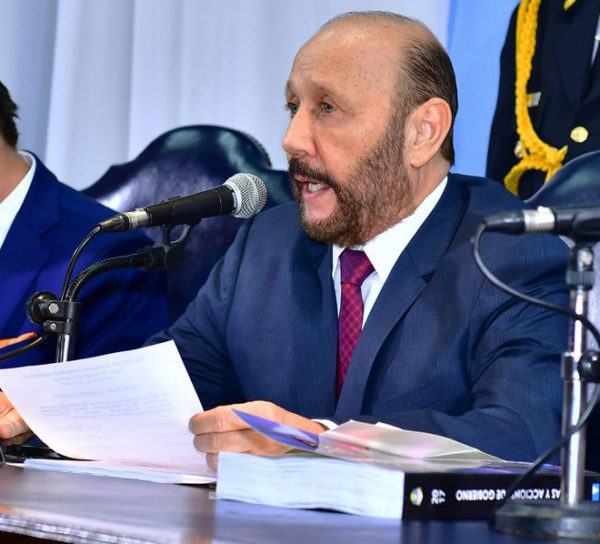 Insfrán ratificó su compromiso con la escuela pública, universal y gratuita