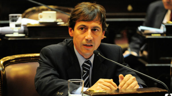 Naidenoff y senadores de Cambiemos rechazan la tarifa eléctrica diferenciada