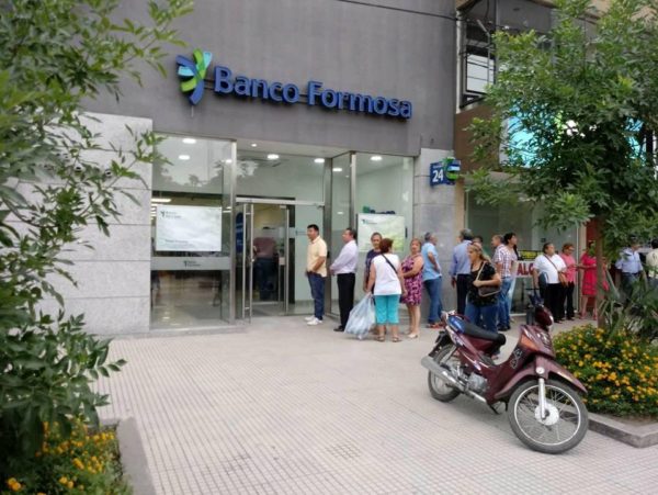 En jornada única del viernes 27 cobran haberes de abril la totalidad de estatales
