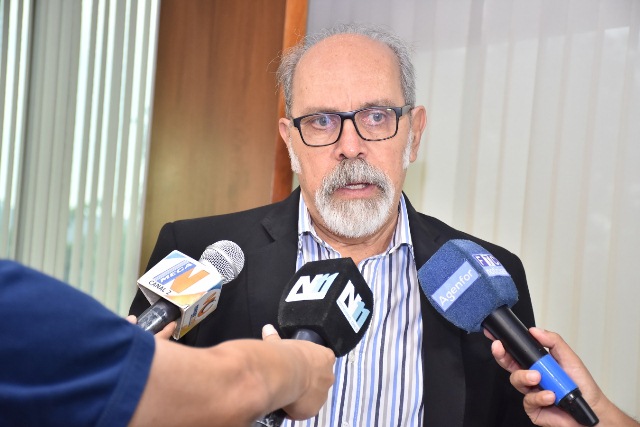 Ibáñez garantizó pago de salarios, aguinaldo y aumentos a estatales