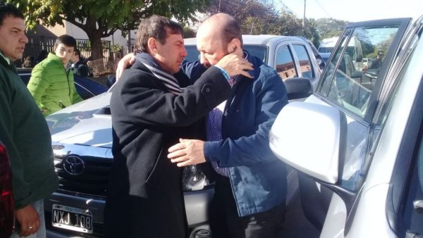 Insfrán acompañó a Naidenoff en el entierro de su esposa e hijo