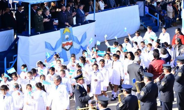 El Gobernador preside el acto por el Día de la Bandera