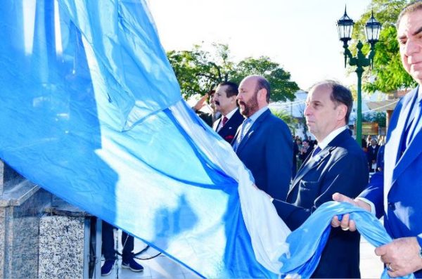 Insfrán homenajeó a Manuel Belgrano en la celebración del Día de la Bandera
