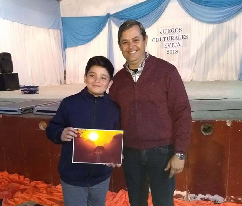 Niño gana instancia local de Juegos Culturales Evita con peculiar fotografía