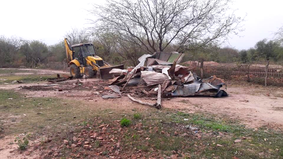 Las Lomitas: demolieron un aguantadero, en un trabajo conjunto de la Justicia, el Municipio y la Policía