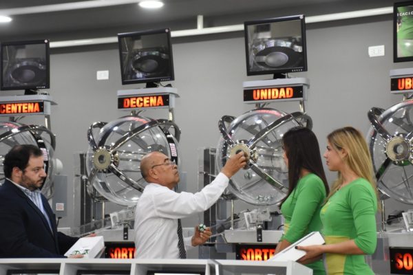 Efectúan sorteo público de postulantes para 407 viviendas en el barrio la Nueva Formosa