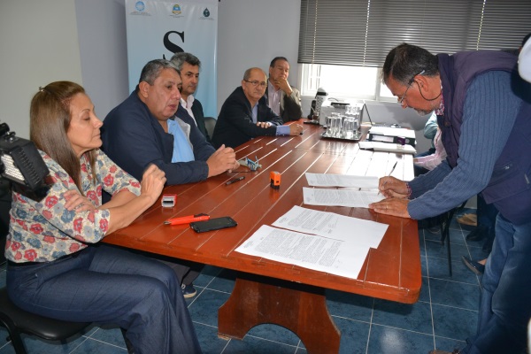 Insfrán dispuso “no frenar” ni una obra que dependa de los recursos provinciales