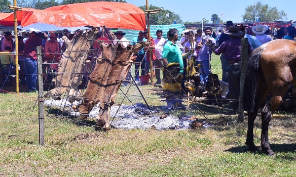 Riacho He He: Aprestos para el Festival del Asado Criollo