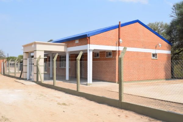 Insfrán inaugura obras en parajes situados en pleno bañado La Estrella