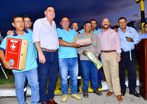 Insfrán acompañó al intendente a habilitar nuevas obras comunitarias