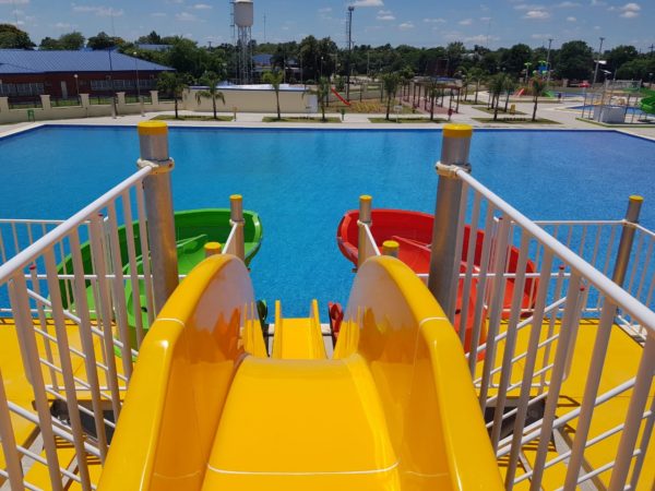 El gobierno inaugura el atractivo parque acuático en la populosa Jurisdicción Cinco