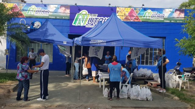 Bolsones con frutas a más de ocho mil beneficiarios del Plan Alimentario Nutrir