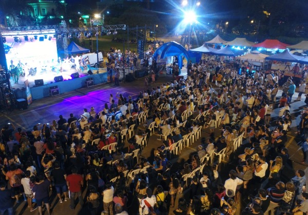 Desbordante público en la Fiesta internacional del Río, Mate y Tereré