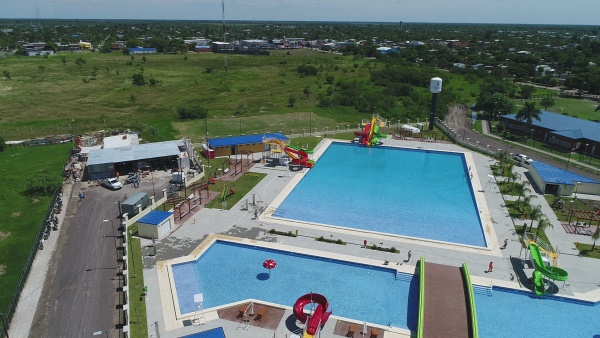Rodeado de gran entusiasmo, inauguran parque acuático en la Jurisdicción Cinco