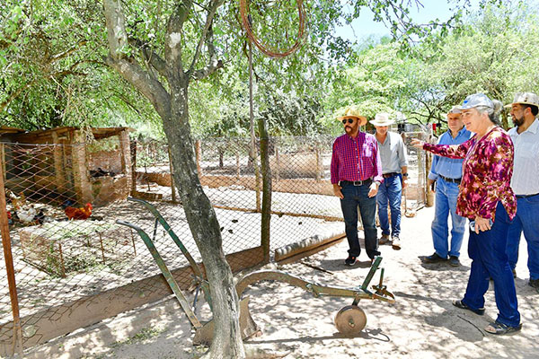 Insfrán renovó fuerte respaldo a la educación rural al visitar escuela agro-técnica en Sumayen