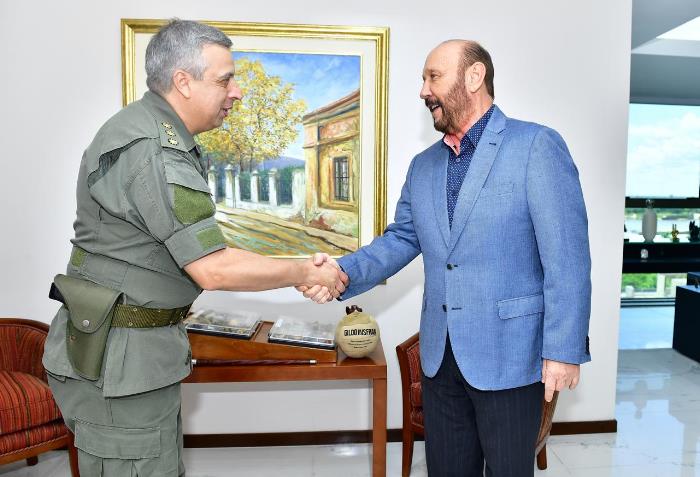 Insfrán en reunión con jefes de la Gendarmería Nacional