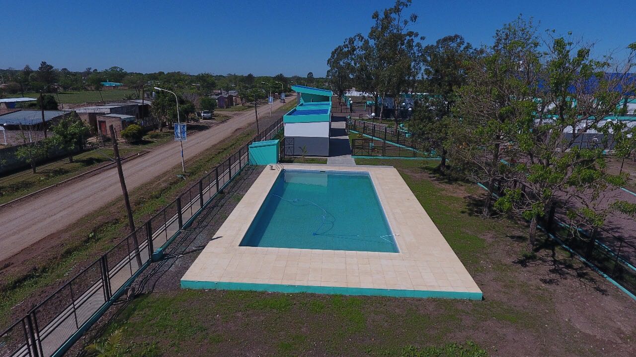 Insfrán inaugura atractivo espacio publico y polideportivo en Misión Laishí