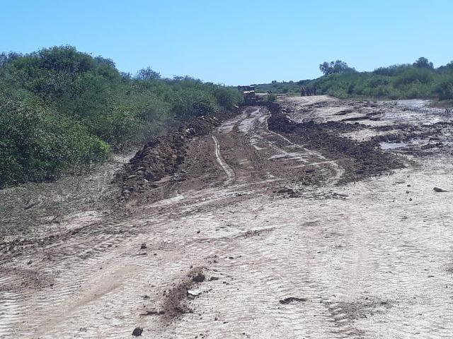 Amplio despliegue vial para recuperar caminos de tierra destruidos por lluvias