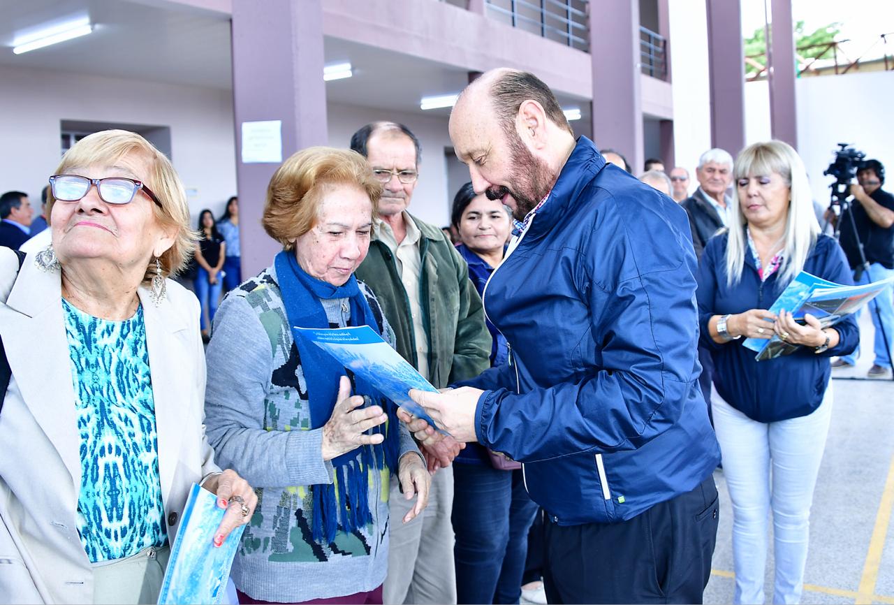 Insfrán convirtió en propietarias a las familias que habitan en el barrio Obrero
