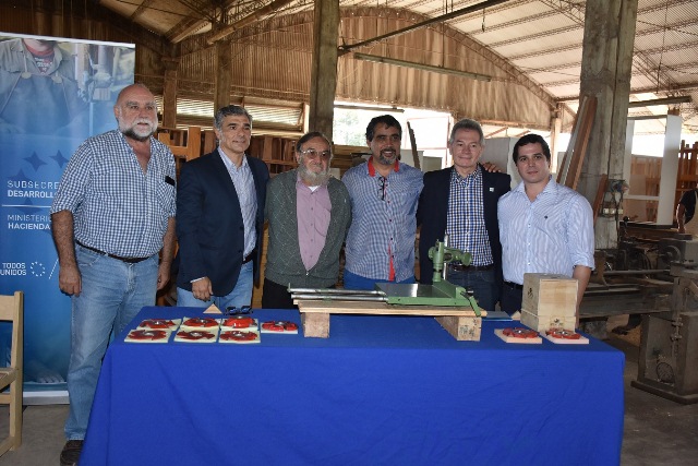 La provincia rediseño el prototipo para los kits de mobiliario escolar