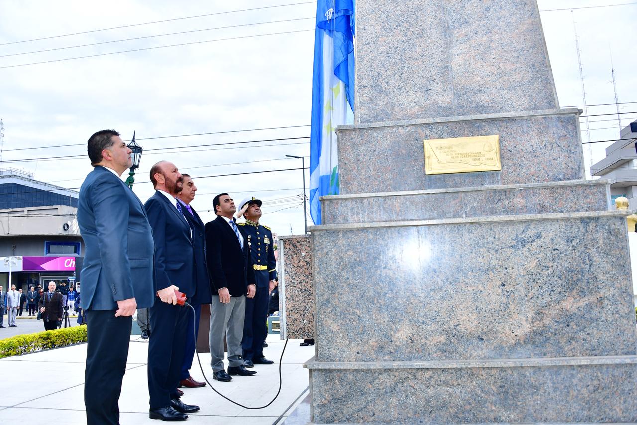 El gobernador presidió ceremonia evocativa a la independencia nacional