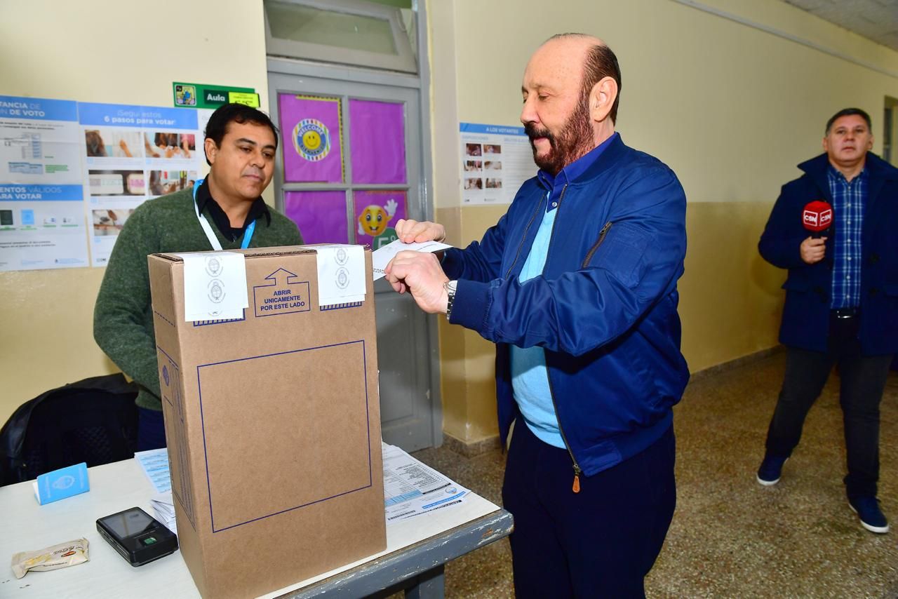 Insfrán votó y renovó reclamos a Nación