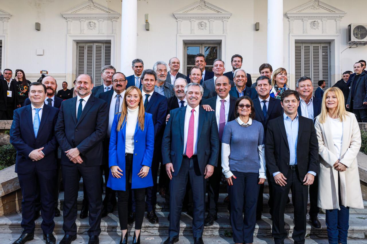 Alberto Fernández firma el Acta Compromiso Argentina Federal con gobernadores