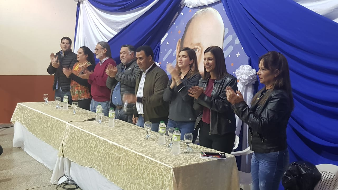 Se reunió la dirigencia del FdT en el Polideportivo del barrio La Paz