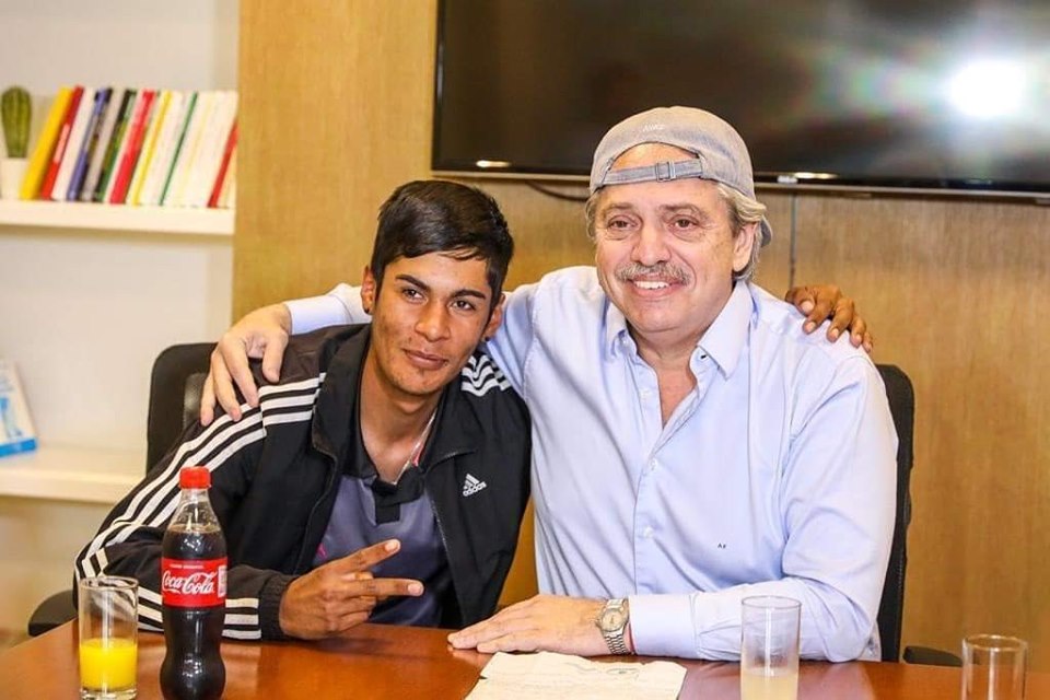 Alberto Fernández recibió a Brian, el presidente de mesa discriminado por su vestimenta
