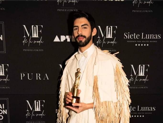 El diseñador  Mauro Pesoa ganó el Martín Fierro de la Moda 2019