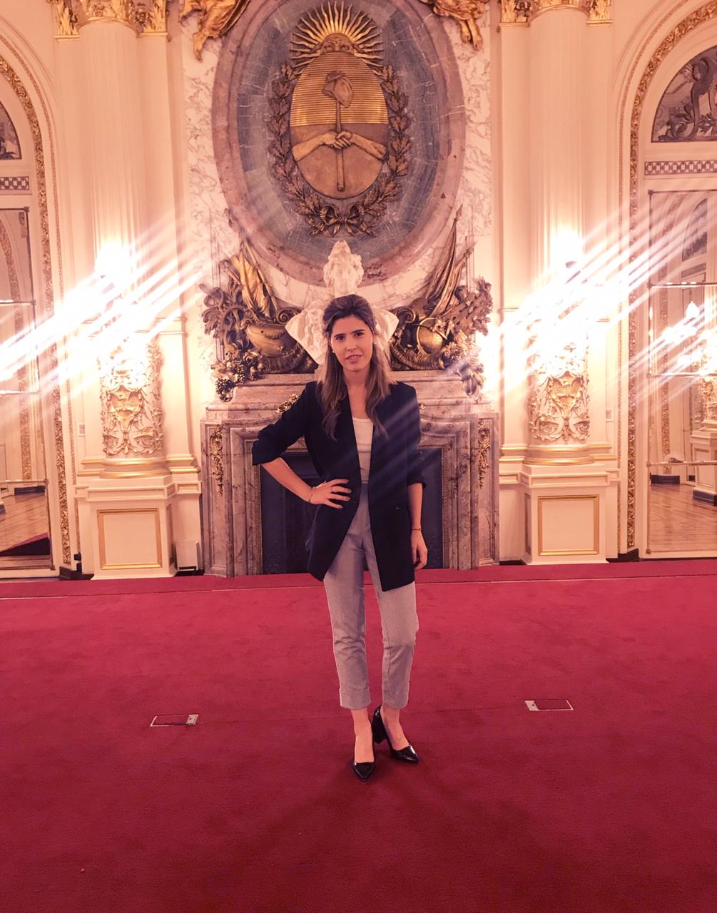 Agente de ceremonias formoseña en actos protocolares de Presidencia