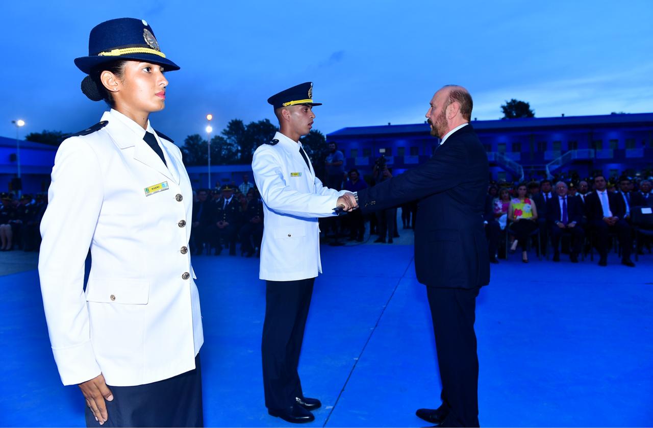 Insfrán presidió incorporación de nuevos oficiales policiales