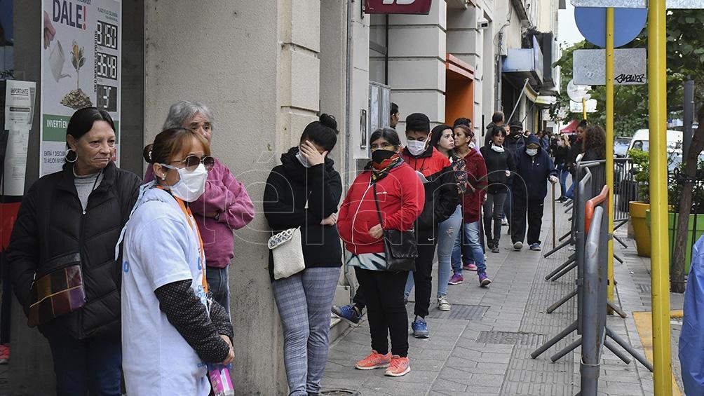Los bancos seguirán funcionando con el esquema de atención con turno