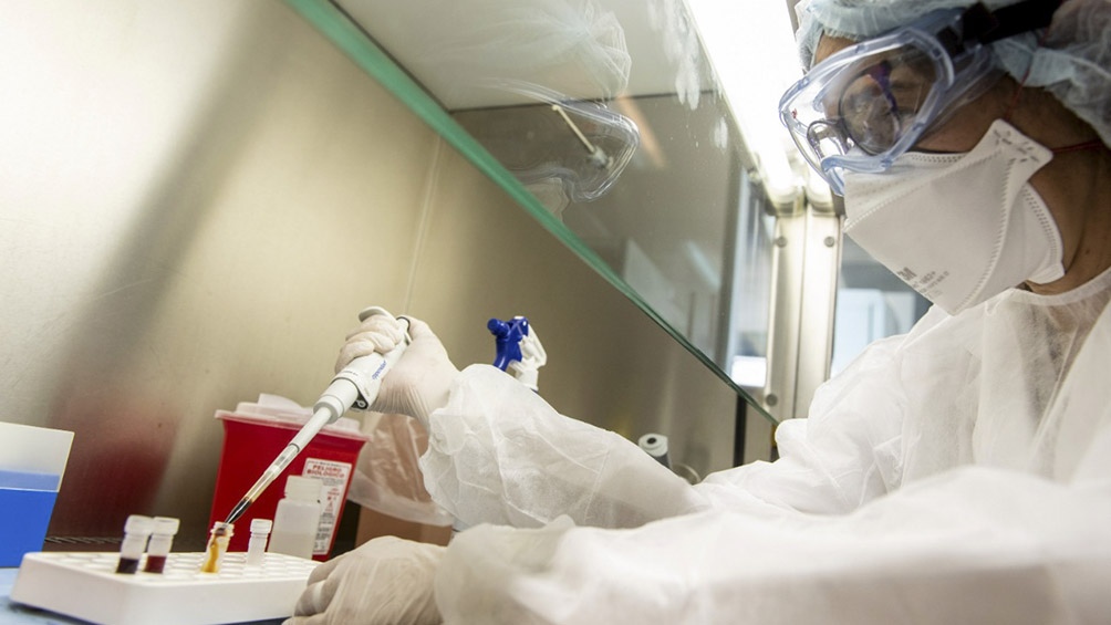 Coronavirus: suman 43 las muertes y 1.453 los casos positivos en el país