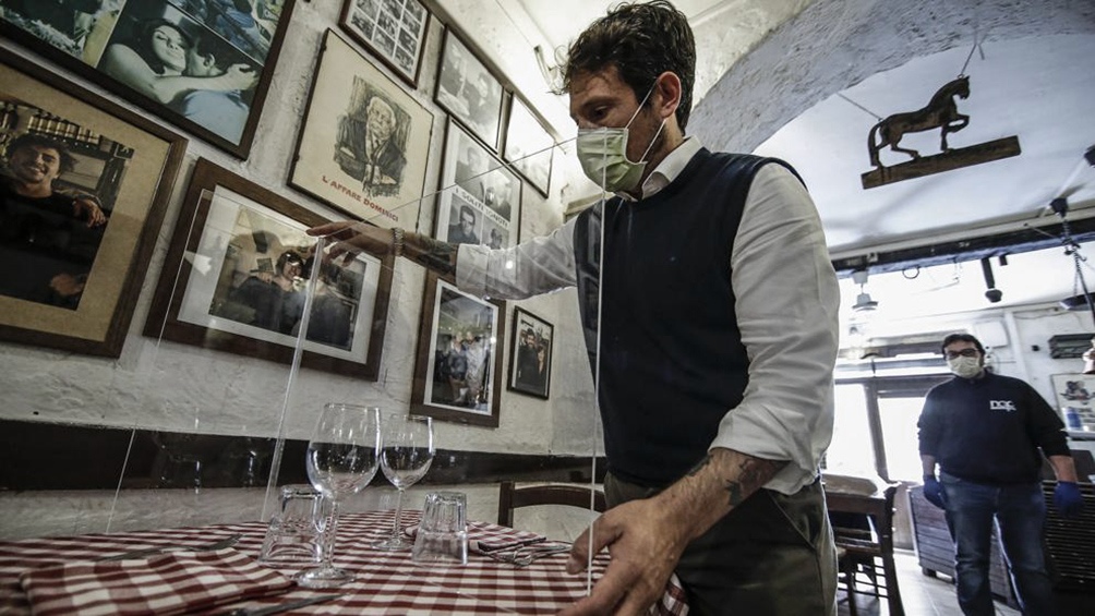 Italia se prepara para reabrir bares y restaurantes