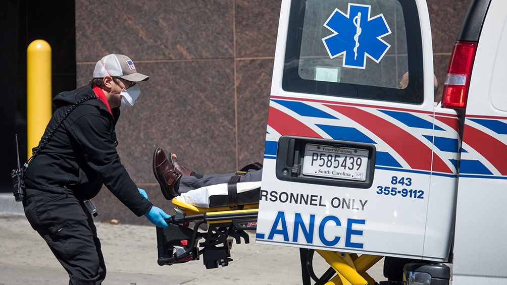 EE.UU. supera las 70.000 muertes, pero no frena su reapertura en medio de la pandemia
