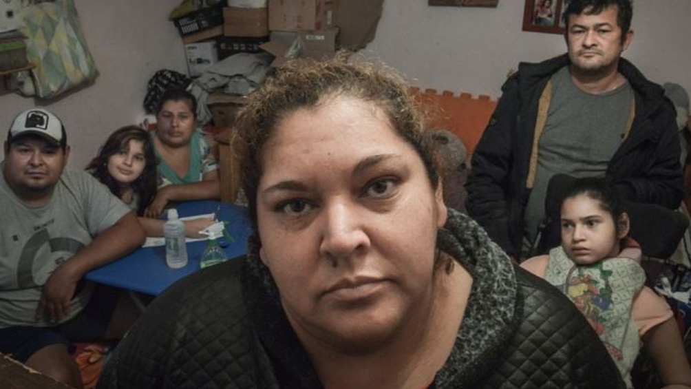 Dos muertes llevan más preocupación al Barrio 31, que ya contabiliza 851 casos