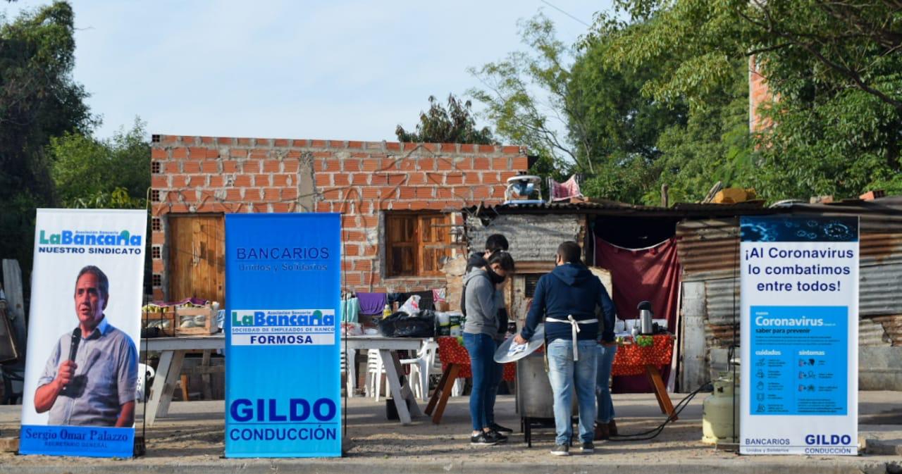 Bancarios solidarios preparan almuerzo comunitario