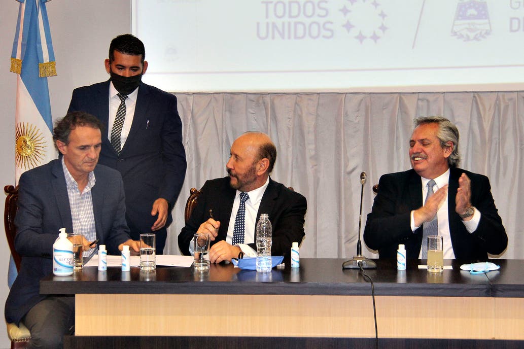 El Presidente inauguró el Hospital Evita, firmó convenios para importantes obras y anunció la culminación del Gasoducto