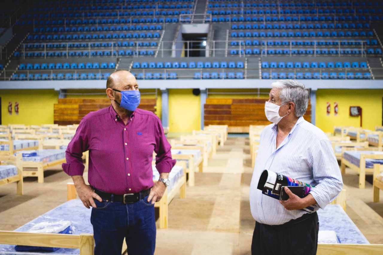 Insfrán recorrió las instalaciones del Cincuentenario donde funcionará el Centro de Atención de la Contingencia COVID 19