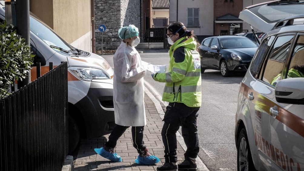 Lombardía extiende por 15 días el uso obligatorio de barbijos en la calle