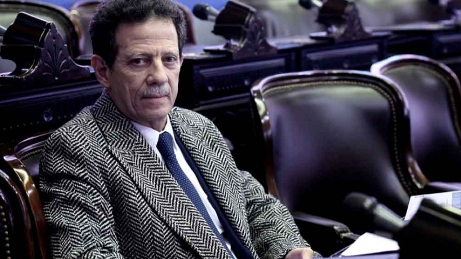 Un diputado que estuvo el jueves en la sesión dio positivo de coronavirus