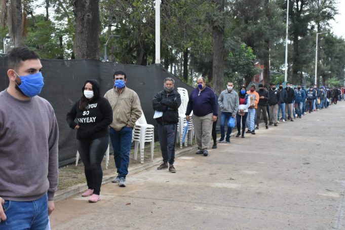 Pese a la lluvia, se desarrolló con normalidad el pago del IFE 2 en Laguna Naineck