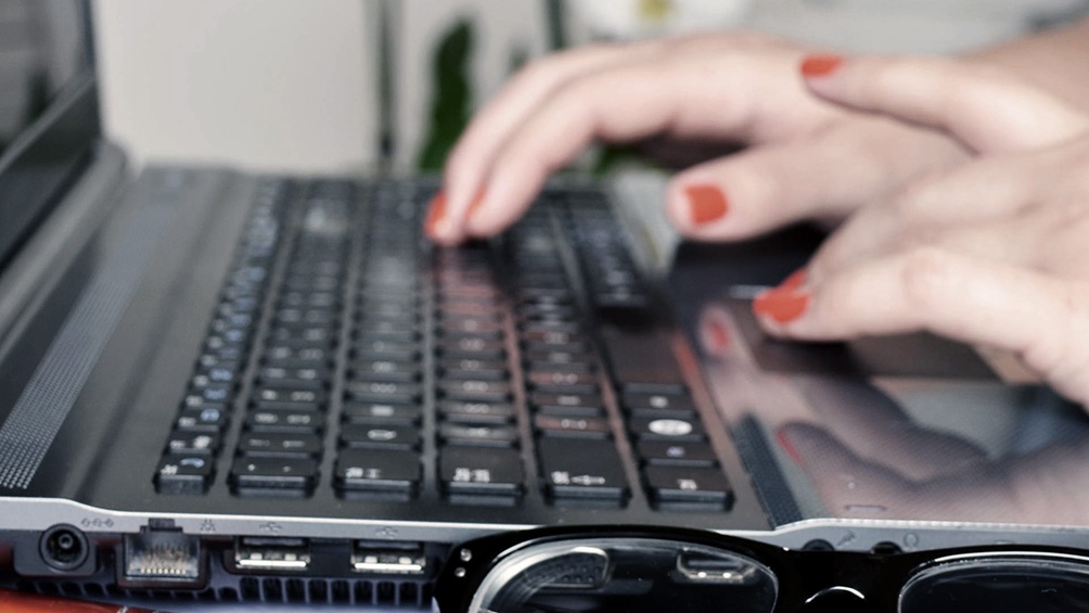 A partir de hoy, los docentes pueden gestionar el préstamo para comprar computadoras